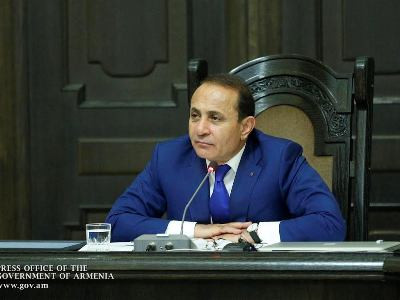 Վարչապետն ընդունել է կոնյակի եւ գինու արտադրությամբ զբաղվող ընկերությունների ներկայացուցիչներին (ֆոտո)