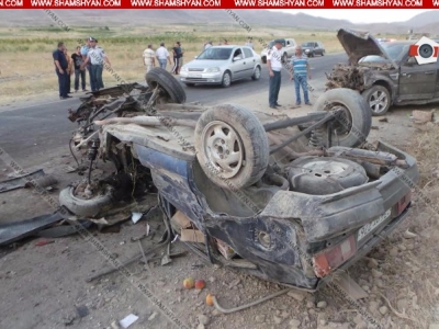Երասխի մոտ բախվել են Range Rover-ն ու «Մոսկվիչը». վերջինը գլխիվայր շրջվել է. կա 4 վիրավոր (ֆոտո)