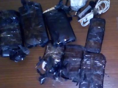 ՔԿՀ-ում տեսակցության եկած անչափահասների կոշիկների միջից դեղահաբեր ու բջջային հեռախոսներ են գտել