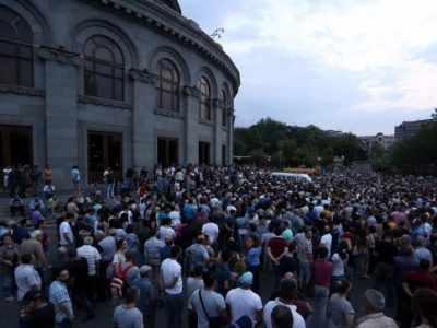 На площади Свободы Еревана начался митинг в поддержку группы «Сасна црер»