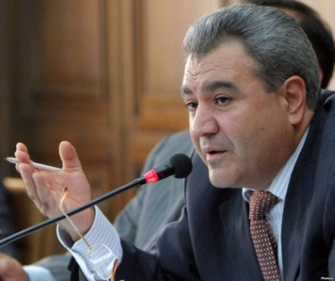 «ՀԺ». Դավիթ Հարությունյանի եւ Իշխան Զաքարյանի միջեւ կռիվ է ընկել. գործը հասել է նախագահական