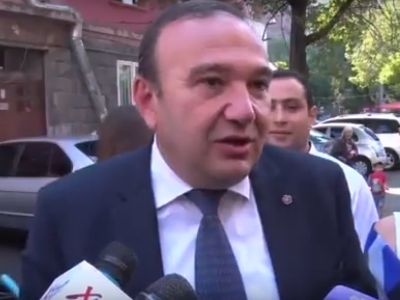 Մեզ համար բարդ է՝ ձեւավորում ենք այս բարդ համակարգը, անկախության տարիներին. ԿԳՆ նախարարն այցելել է դպրոց