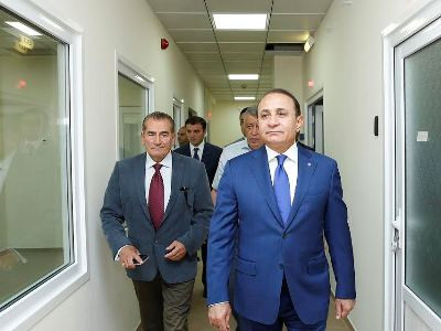 Վարչապետը ծանոթացել է Ուռուցքաբանության նոր կենտրոնի աշխատանքներին (ֆոտո)