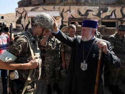 Armenia’s Karekin II visits frontline in Karabakh