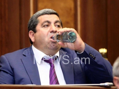 Կարող ա մի մետր էթաս, ընկնես, մեռնես. Առաքել Մովսիսյանը՝ վարչապետի հրաժարականի մասին