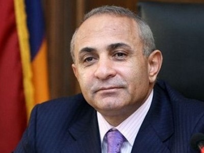 Le Parisien. Աբրահամյանը հրաժարական է ներկայացրել ոստիկանության ՊՊԾ գնդի գրավման պատճառով
