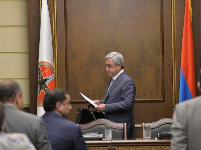 Վճռորոշ փուլ ենք մտնում. Սերժ Սարգսյանը՝ խորհրդի նիստում (ֆոտո)