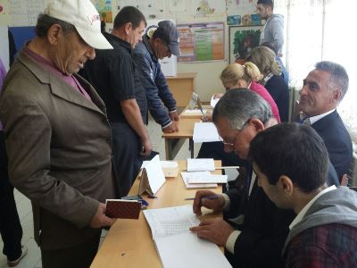 Ծաղկահովիտում արդեն 50-ից ավելի քաղաքացի մասնակցել է ընտրության (ֆոտո)