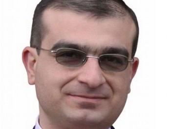 Դավիթ Հովհաննիսյանի խափանման միջոցը փոխելու պահանջով ստորագրահավաք է սկսվել. միացել են մտավորականներ