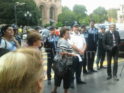 Կարեն Կարապետյան, մենք պահանջում ենք ընդունել մեզ. Ֆիրդուսցիներին այդպես էլ ոչ ոք չմոտեցավ