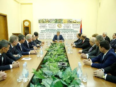 Պետք է լինել մաքսիմալ բաց եւ հասանելի թե՛ գյուղացու, թե՛ ոլորտի գործարարի համար. վարչապետ (Ֆոտո)