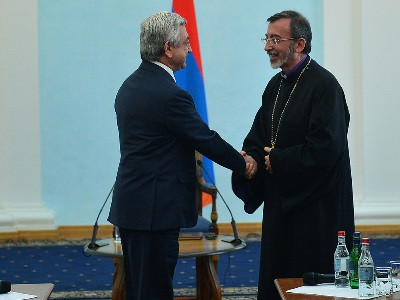 Սերժ Սարգսյանն ընդունել է Հայ օգնության ֆոնդի պատվիրակությանը (Ֆոտո)