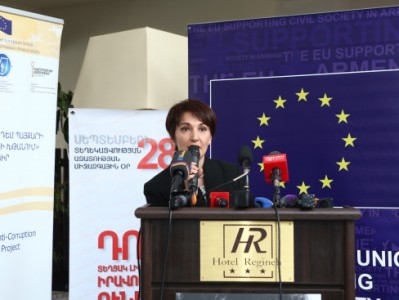 Ինֆորմացիայի ազատության կենտրոնը հանձնեց «Ոսկե բանալիները», իսկ «Ժանգոտ կողպեք» ոչ ոք ստացավ