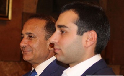 «Ժողովուրդ». Հովիկ Աբրահամյանի քաղաքապետ որդին հրաժարական տալու մտադրություն չունի
