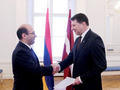 Հայաստանի դեսպանն իր հավատարմագրերը հանձնեց Լատվիայի նախագահին