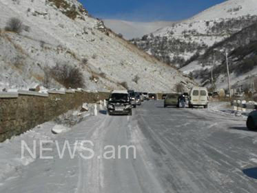 Տասնյակ մեքենաներ մերկասառույցի պատճառով մնացել են Վանաձոր-Ստեփանավան ճանապարհին (Ֆոտո)