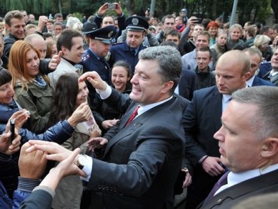 Охрана Порошенко пригрозила прострелить ноги неугодным журналистам