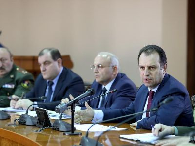 Պնախարարն ընդունել է ապրիլյան գործողություններին մասնակցած կամավորականներին (ֆոտո)