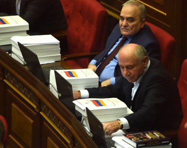 «Հրապարակ». ՀՀԿ-ում ցուցակագրումն սկսվել է. որոշներն արդեն ստացել են իրենց «սեւ թուղթը». անուններ են հայտնի