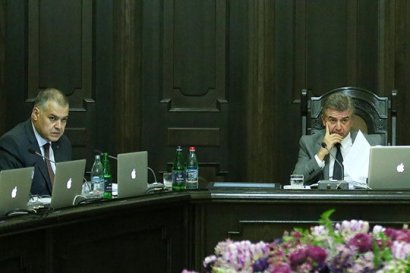 «Հրապարակ». Փոխմարզպետների կրճատման հարցը հետաձգվել է. վտանգավոր է նրանց «դիպչելը»