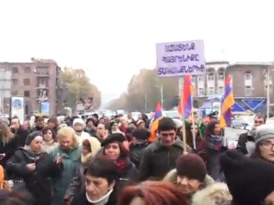 В Ереване стартовало шествие в поддержку членов группы «Сасна црер»