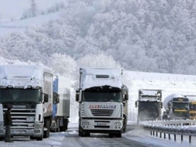 Վրացական կողմում մնացած ծանրաքարշ մեքենաները շարունակել են ճանապարհը