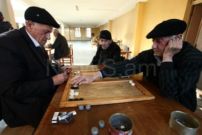 Շախմատ, նարդի ու կարտ ենք խաղում. Նորքի տուն-ինտերնատի բնակիչներն ու նրանց զբաղմունքները (ֆոտո)
