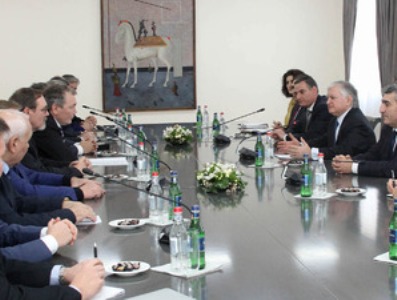Նալբանդյանը Կալաշնիկովին ներկայացրել է ապրիլին Ադրբեջանի ագրեսիայի հետեւանքները