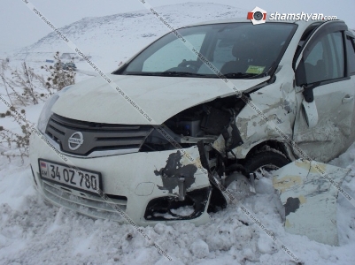 Երեւան-Գյումրի ճանապարհին բախվել են Nissan-ն ու «ՎԱԶ 21015»-ը. վիրավորների մեջ կան բժիշկներ (ֆոտո)