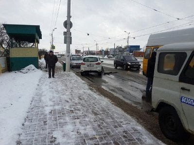 Բելառուսում վարորդը մխրճվել է կանգառի տաղավարին եւ մերկ դիմավորել ոստիկաններին
