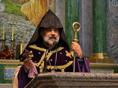 ՀԱԵ Ուկրաինայի թեմի առաջնորդ Մարկոս Հովհաննիսյանի գլխավորությամբ Լվովում ջրի մկրտության կարգ է կատարվել