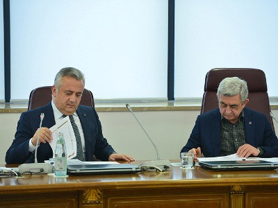 Սերժ Սարգսյանը խորհրդակցություն է արել Կենտրոնական բանկի ղեկավար կազմի հետ (ֆոտո)