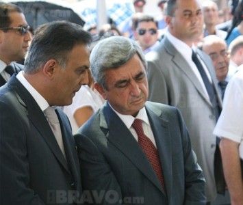 «ՀԺ». Գագիկ Բեգլարյանը որոշակի խնդիրներ ունի իշխանությունների հետ. Սերժ Սարգսյանն այլ պլաններ ունի