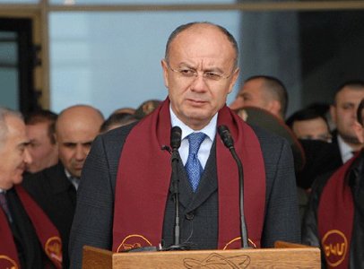 «Իրավունք». Ի՞նչ ունեցվածքի տեր է պաշտպանության նախկին նախարար Սեյրան Օհանյանը