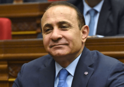 «Իրատես». Նա գնաց մենա՞կ, թե՞... Հովիկ Աբրահամյանը 7 ընտրություն ունի