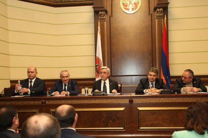 «Ժամանակ». Սկսվեց նոր դիմակայություն. որ ազգանունը կմնա՝ Սարգսյանը, թե՞ Կարապետյանը