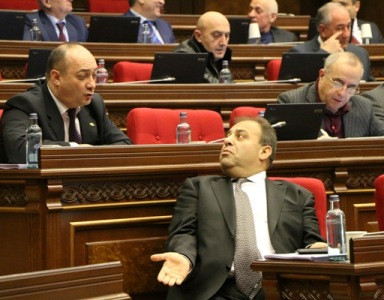 «Հրապարակ». Իրավիճակ ՀՀԿ-ում. Նաիրա, ո՞վ կսպասեր, որ կգա մի օր, որ ես կսպասեմ մի տղամարդու, դու՝ մի կնոջ