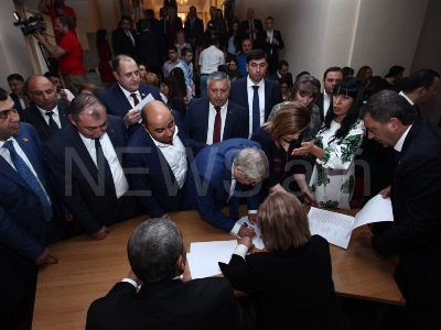 ԱԺ նախագահի քվեարկությունն ավարտվեց. սկսվել է քվեների հաշվարկը (ֆոտոռեպորտաժ)