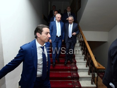 «Հրապարակ». ԱԺ նորեկները շփոթված են. ո՞ւմ է բաժին հասել Շմայսի երեք սենյականոց աշխատասենյակը