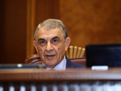 «Աջից դնում եք ծիտիկը». Արա Բաբլոյանը բացատրում է՝ ինչպես պետք է քվեարկել ԱԺ փոխնախագահների ընտրությանը
