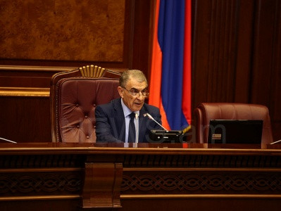 «Էնֆիջյան», «Գյորգիզյան». Արա Բաբլոյանը շարունակում է Գալուստ Սահակյանի «ավանդույթը»