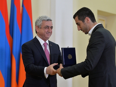 ՀՀ նախագահը Հենրիխ Մխիթարյանին պարգեւատրել է «Հայրենիքին մատուցած ծառայությունների համար» 1-ին աստիճանի շքանշանով (ֆոտո)