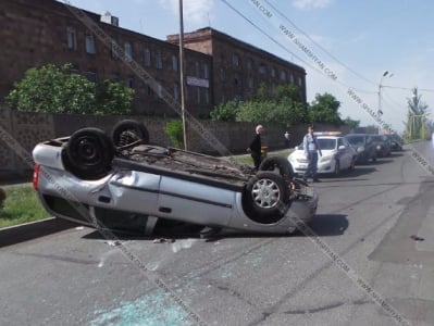 Խոշոր վթար Դրոյի փողոցում. բախվել են Lexus-ն ու Opel-ը, վերջինը գլխիվայր շրջվել է. կան վիրավորներ (ֆոտո)