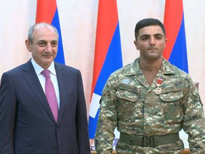 Կյանքը վտանգելով՝ Արմենը չեզոք գոտուց դուրս էր բերել զոհված հրամանատարի մարմինը (ֆոտո)