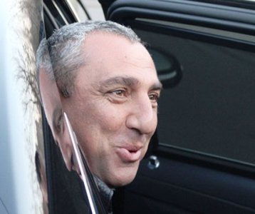 «Ժամանակ». Շարմազանովի թափը, Ալեքսանյանի դուխը… ով է օլիգարխներին «ասողը»