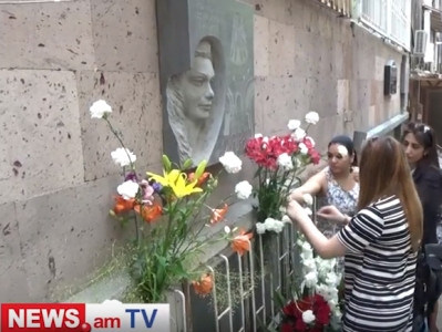 «Նա մեզ համար Սվետլանա էր». Երեւանում նշվեց օպերային երգչուհի Լուսինե Զաքարյանի ծննդյան 80-րդ տարեդարձը