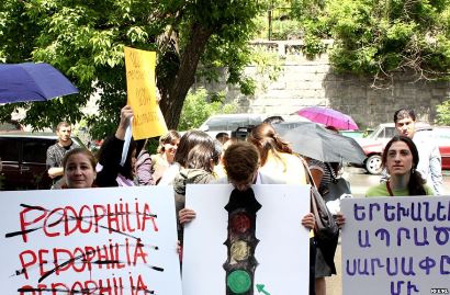 «Հրապարակ». Մանկապղծության աղմկոտ պատմությունից հետո դպրոցի տնօրենի պաշտոնը փոխանցել են ընտանիքի մյուս անդամին