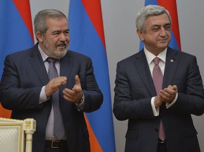 «Ժամանակ». «Միասին ուտելու» կոալիցիա. Վարչապետին թողել են որոշումները հաստատող նոտարի ֆունկցիա