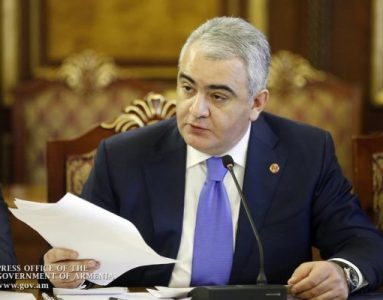 «Հրապարակ». Գալուստ Սահակյանի որդին խոստովանել է, որ ինքն է միջնորդել, որ «Ֆազի» կնոջը տնօրեն նշանակեն