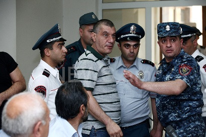 Судебное заседание по делу группы «Сасна црер» отложено: cудья покинул зал